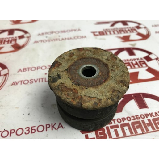 Опора кузова Kia Sorento 2002-2009 841853E000